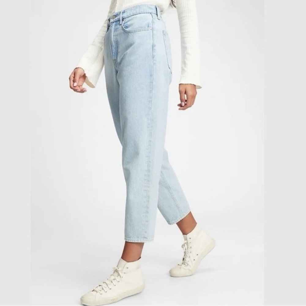 Gap light wash barrel jeans ✨
